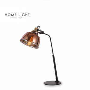 LUNA 219 - Spoj suptilne crne boje i abažura u boji bakra daje notu sofisticiranog kontrasta, ističući moderni dizajn ove stone lampe.