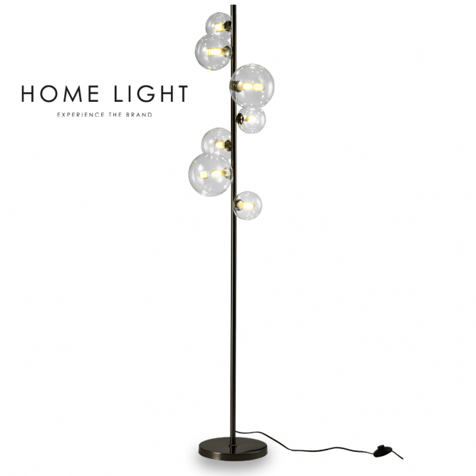 Atraktivna i elegantna podna lampa u kombinaciji crne boje tela i 7 transparentnih kugli u boji konjaka, koje su raspoređene u različitim smerovima, kako bi se naglasio njen originalan izgled, kao i dekorativni i funkcionalni dizajn.