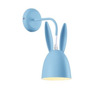 Zidna lampa Forma DF4803-1Z WH savršen je izborza sobu vašeg mališana. Dolazi u plavoj boji, sa E27 grlom. Izrađena je od metala i plastike u dimenziji od 330x250x120mm, što je čini praktičnom i modernom u svakom prostoru.