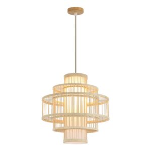 Viseća lampa Forma F7861-1V NT spaja prirodne materijale i ručni rad, unoseći toplinu i posebnu atmosferu u svaki prostor. Napravljena je od pažljivo pletenih listova bambusa, koji propuštaju prijatno, toplo svetlo i bacaju zanimljive senke po prostoriji. Svaka lampa je unikatna, jer je ručno izrađena, što dodatno doprinosi njenom šarmu i autentičnosti. Opremljena je jednim grlom za sijalicu tipa E27, što omogućava izbor osvetljenja po vašoj želji. Dimenzije lampe su 400×1600 mm, što je čini idealnim izborom za dnevne sobe, trpezarije, spavaće sobe, ali i ambijentalno osvetljenje u ugostiteljskim objektima.
