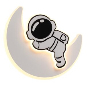 LED zidna lampa Forma DF4907-12Z WH sa astronautom savršen je izbor za sobu vašeg mališana. Sa snagom od 12W i toplom bojom svetla (3000K), stvoriće prijatnu atmosferu u prostoru. Izrađena je od metala i plastike u dimenziji od 239x251x51mm, idealna je za dečiji kutak.