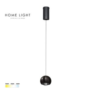 SOLEA 69 LED visilica 6W CCT crna (gun black) je moderna dekorativna visilica namenjena akcentnom i ambijentalnom osvetljenju u enterijerima kao što su dnevne sobe, hodnici, spavaće sobe i poslovni prostori. Zahvaljujući CCT funkciji, omogućava izbor između tople, neutralne i hladne svetlosti, čime se lako prilagođava različitim atmosferama prostora. Ova LED visilica snage 6W pruža 400 lumena fokusiranog i prijatnog svetla, idealnog za dekorativnu upotrebu ili kombinovanje više komada u nizu. Tanak i minimalistički dizajn u gun black (tamno crnoj) završnoj obradi daje sofisticiran i moderan izgled koji se lako uklapa u savremene, industrijske i minimalističke enterijere. Sa visinom kabla do 1500 mm i kompaktnim prečnikom od 100 mm, SOLEA 69 visilica je idealna za postavljanje iznad šankova, noćnih stočića, radnih površina ili kao deo grupisanih rasvetnih instalacija. CCT switch funkcija omogućava jednostavno podešavanje temperature svetla (3000K / 4000K / 6500K), dok Eaglerise driver obezbeđuje stabilan rad i dug vek trajanja. CRI 80 pruža prirodnu reprodukciju boja, a IP20 zaštita čini je pogodnom za unutrašnju upotrebu.